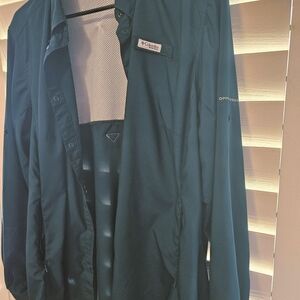 Columbia Women's dark pine green blouse.